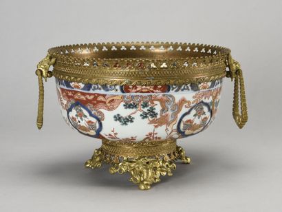 null Japan, Porcelain bowl decorated with Imari enamels, gilded brass mounting 

H...