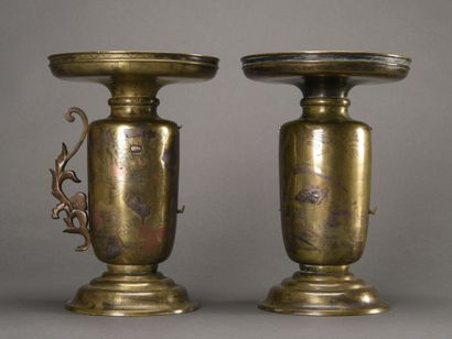null CHINA Pair of bronze vases with silver and copper inlay

H : 28.5 cm

Lack of...