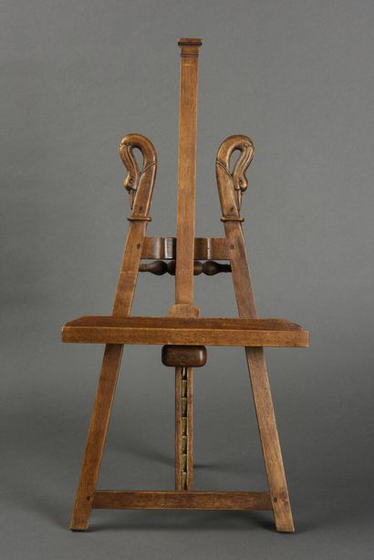 null Petit chevalet de table à décor de cols de cygnes

19ème siècle

H : 83 cm