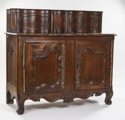 null Walnut sliding sideboard, molded and carved 

Provencal work

End of 18th century

H...