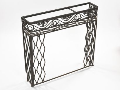 null Charles PIGUET (1897-1942) 

Wrought iron and hammered radiator cover with scroll...