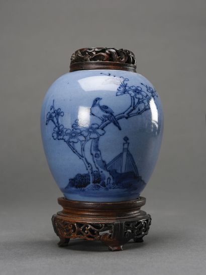 null CHINE, paire de pots couverts bleus à décor d'oiseaux

H totale : 15 cm