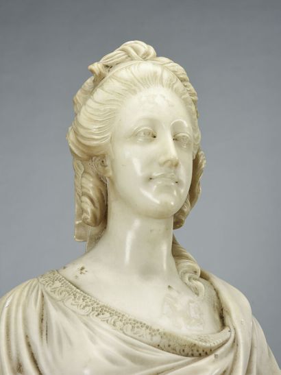 null Bust of a woman, sculpted marble proof

19th century

Total height : 48 cm