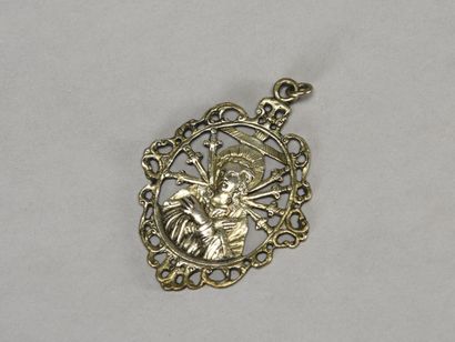 null Openwork silver medallion the Virgin pierced with knives

Weight : 17 g
