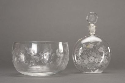 null Coupe et flacon en verre gravé à décor de fleurs

H flacon : 18 cm