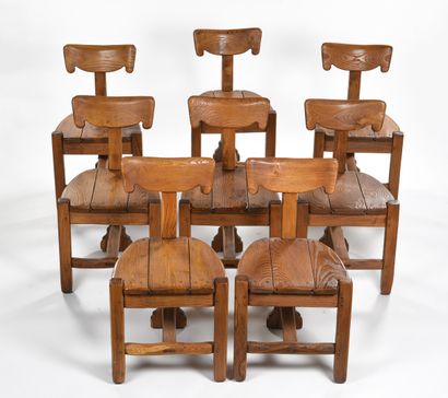 null TRAVAIL BRUTALISTE ITALIEN

Suite de huit chaises tripodes en bois massif de...