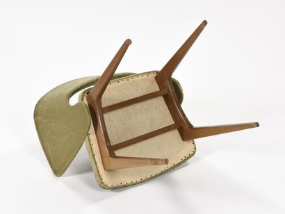 null Michel DUCAROY (1925-2009) 

Paire de fauteuils modèle 624 dit Coquille à piétement...