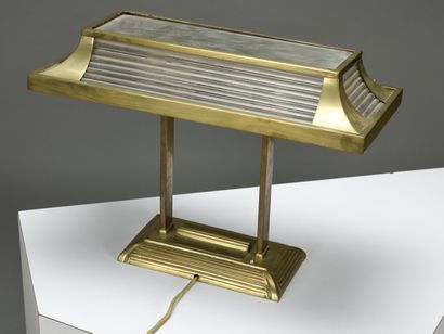 null Henri PETITOT (1914-1938) Attribué à 

Lampe de table à quatre feux en bronze...