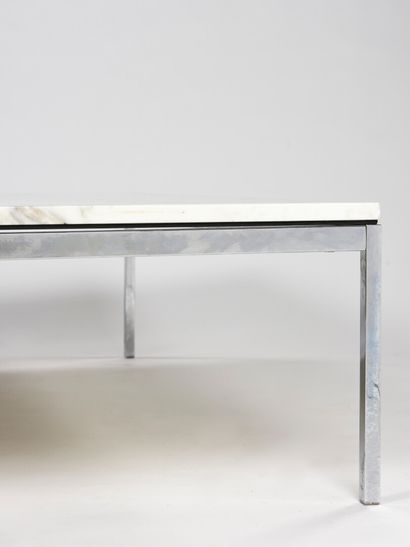 null Florence KNOLL (1917 - 2019) 

Très grande table basse de format carré à plateau...