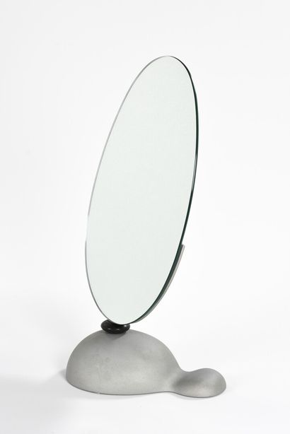 null TRAVAIL ITALIEN 1980

Très grand miroir de table à piétement de forme libre...