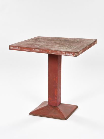 null Xavier PAUCHARD (1880-1935)

Table modèle Mini Kub de forme carrée en tôle peinte...