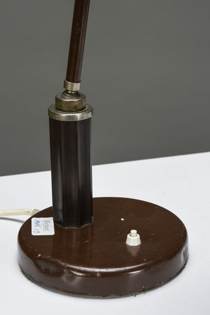null Christian DELL (1893-1974) 

Lampe de table modèle Favorit à base circulaire...