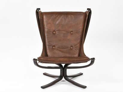 null Sigurd RESSELL (1920 - 2010) 

Fauteuil et son ottoman modèle Falcon Chair à...