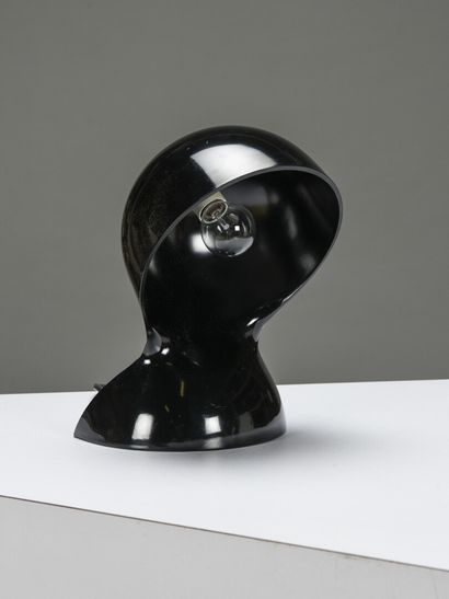 null Vico MAGISTRETTI (1920-2006)

"Dalu", modèle dessiné en 1965.

Lampe de table...