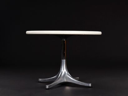 null Georges NELSON (1909-1986)

Table basse modèle n°5459 dit Swag Leg à piètement...