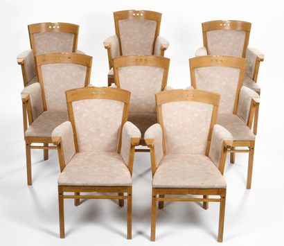 null GIORGETTI (XX -XXI ème)

Suite de huit fauteuils à montants en hêtre teinté...
