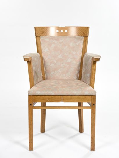 null GIORGETTI (XX -XXI ème)

Suite de huit fauteuils à montants en hêtre teinté...