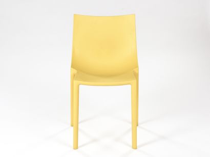 null Philippe STARCK (Né en 1949)

Chaise modèle Bo réalisée en monobloc de polypropylène...