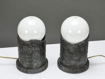 null TRAVAIL BRUTALISTE

Paire de lampes de table de formes cylindriques en fer soudé.

H...