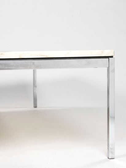 null Florence KNOLL (1917 - 2019) 

Très grande table basse de format carré à plateau...