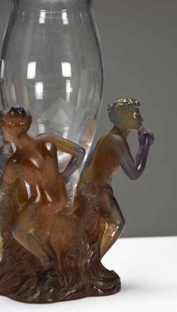 null DAUM NANCY

Vase aux nymphes en cristal translucide et pâte de verre pressée...