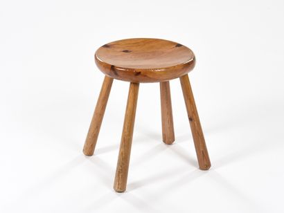 null Dans l'esprit de Charlotte Perriand

Tabouret quadripode à assise circulaire...