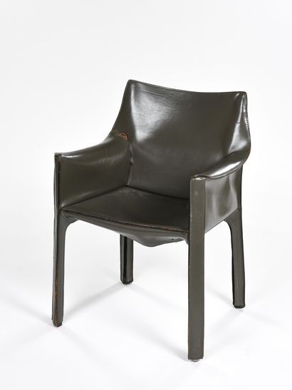null Mario Bellini (né 1935)

Suite de sept fauteuils modèle 413 dit Cab entièrement...