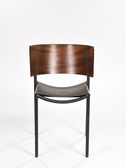 null Philippe STARCK (né en 1949)

Suite de six chaises modèle Lilla Hunter, 1988.

Structure...
