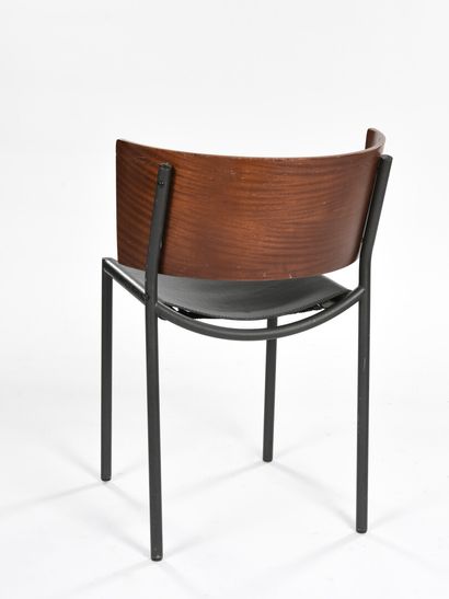 null Philippe STARCK (né en 1949)

Suite de six chaises modèle Lila Hunter, 1988.

Structure...