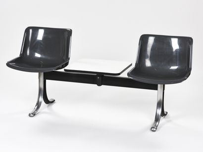 null Osvaldo BORSANI (1911-1985)

Banquette à deux assises et une tablette modèle...