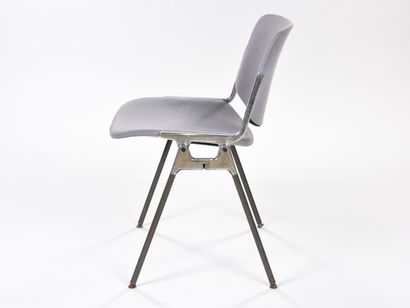null Gian Carlo PIRETTI (Né en 1940)

Suite de six chaises empilables modèle 106,...