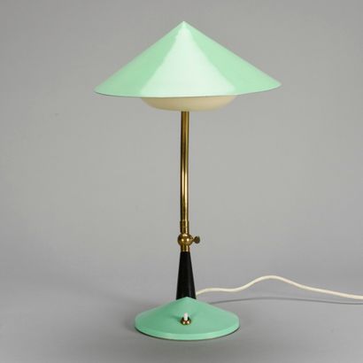 null STILUX MILANO

Lampe de table à base circulaire d'où s'élève un fût en laiton...