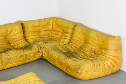 null Michel DUCAROY (1925-2009)

uEnsemble modèle TOGO en cuir jaune, composé d'un...