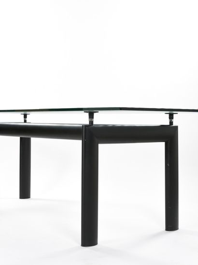 null Le CORBUSIER (1887 - 1965)

Table bureau modèle «LC6» à quatre pieds profilés...
