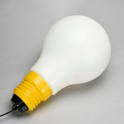 null Ingo MAURER (1932-2020)

Lampe de parquet ou à suspendre modèle Bulb Bulb représentant...