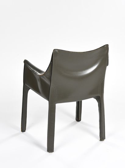 null Mario Bellini (né 1935)

Suite de sept fauteuils modèle 413 dit Cab entièrement...