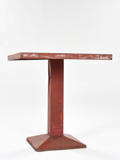 null Xavier PAUCHARD (1880-1935)

Table modèle Mini Kub de forme carrée en tôle peinte...