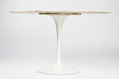 null Eero SAARINEN (1910-1961)

Table modèle Tulip à plateau circulaire chanfreiné...