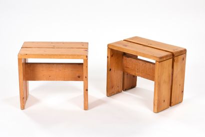 null Sélection de Charlotte PERRIAND (1903-1999) pour ARC MOBILIER

Paire de tabourets...