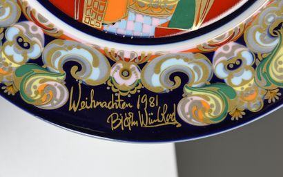 null Bjorn WIIBLAD (XX - XXI ème)

Grande assiette en porcelaine émaillée polychrome...
