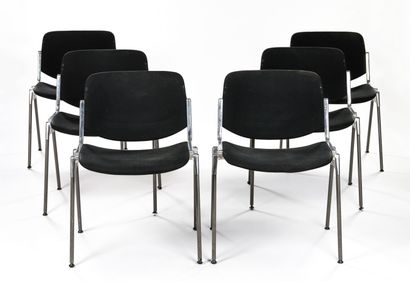 null Gian Carlo PIRETTI (Né en 1940)

Suite de six chaises empilables modèle 106,...