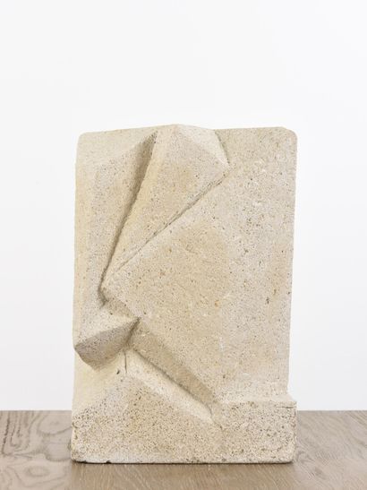  Vincent GONZALEZ (1928-2019) 
Limestone, 
30 x 20 x 14 cm