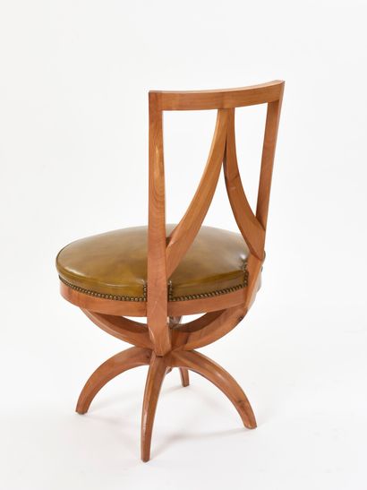 null Vincent GONZALEZ (1928-2019)

Suite of six chairs in carved wood, trapezoidal...