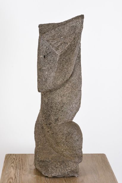 null Vincent GONZALEZ (1928-2019)

Abstract composition in carved granite

76 x 21...