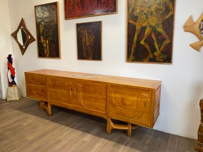  Vincent GONZALEZ (1928-2019) 
Carved wood sideboard opening with four doors 
H :...