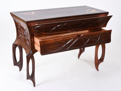 null Vincent GONZALEZ (1928-2019)

Commode en bois sculpté et marqueté ouvrant par...