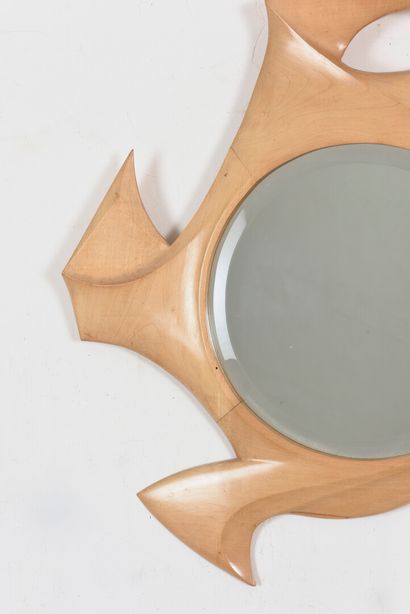 null Vincent GONZALEZ (1928-2019)

 Carved ash wood mirror of kinetic form 

Monogrammed

Unique...