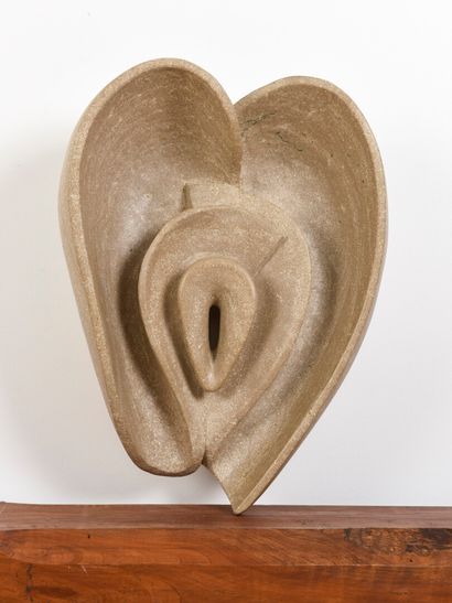  Vincent GONZALEZ (1928-2019) 
Female principle carved in Burgundy stone, 
H : 41...