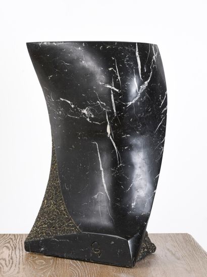 null Vincent GONZALEZ (1928-2019)

Volute, 

Black marble subject with white veins,...