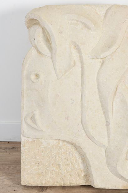 null Vincent GONZALEZ (1928-2019)

Sujet en pièrre calcaire

72 x 67 cm